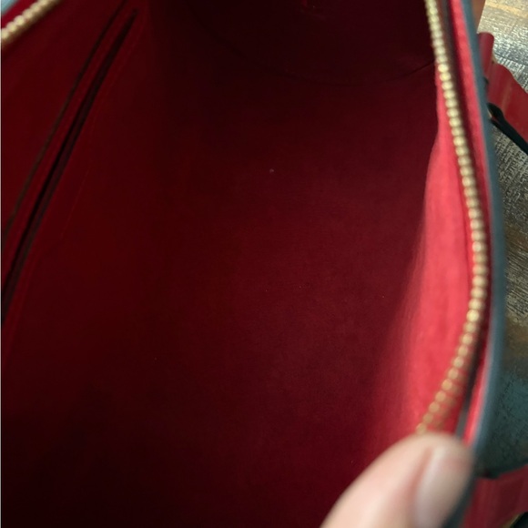 LV Epi Leather gorgeous red bag! - Picture 4 of 8